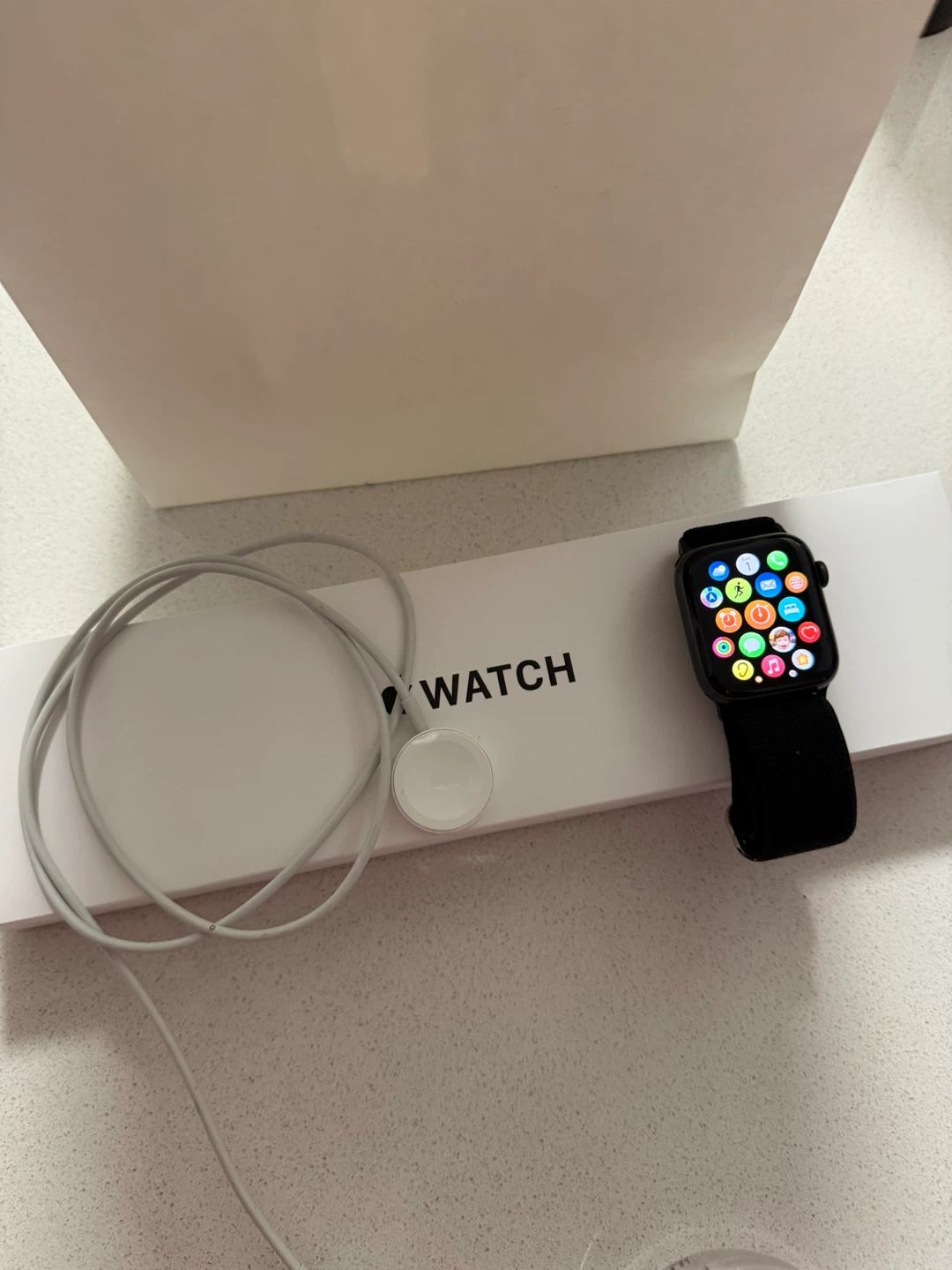 Apple Watch SE - Space Grey with Black Textile Band - photo 3