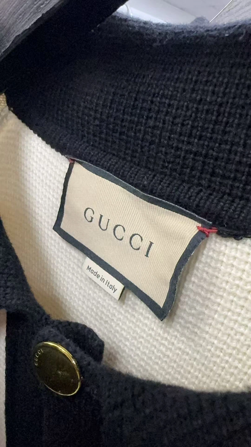 Authentic Gucci Black Wool Cape with Embroidery - photo 4