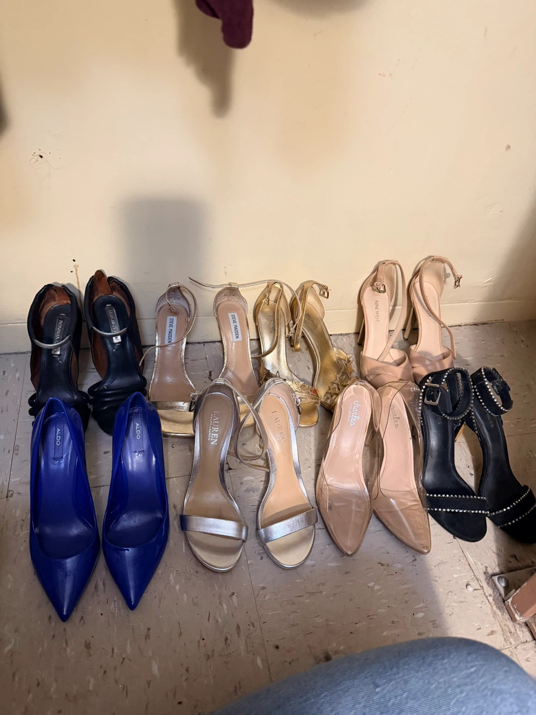 Selling 8 pairs of shoes per pair.
