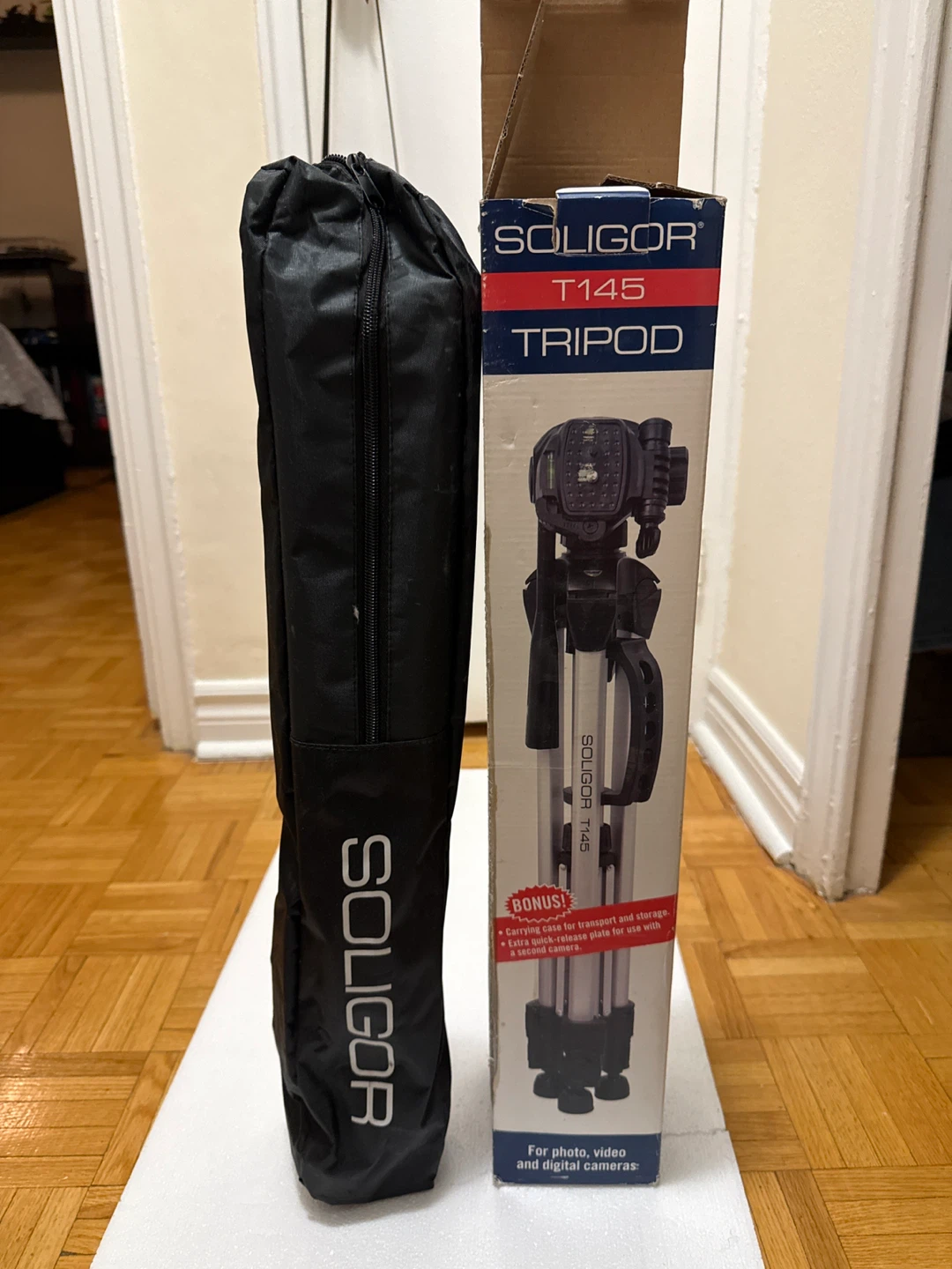 Soligor T145 Tripod with Carrying Case - photo 3