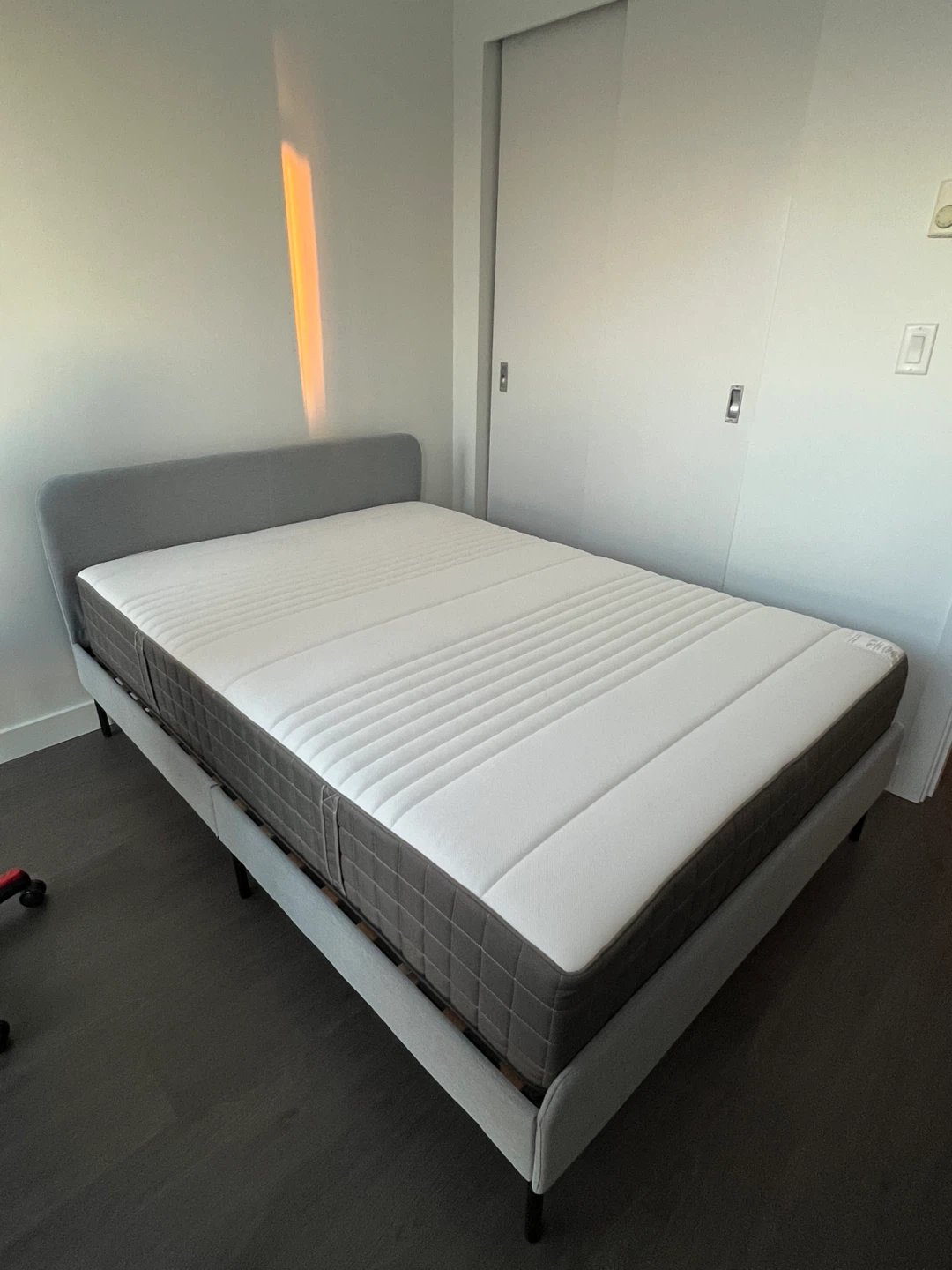 Bed frame full size Ikea + Mattress