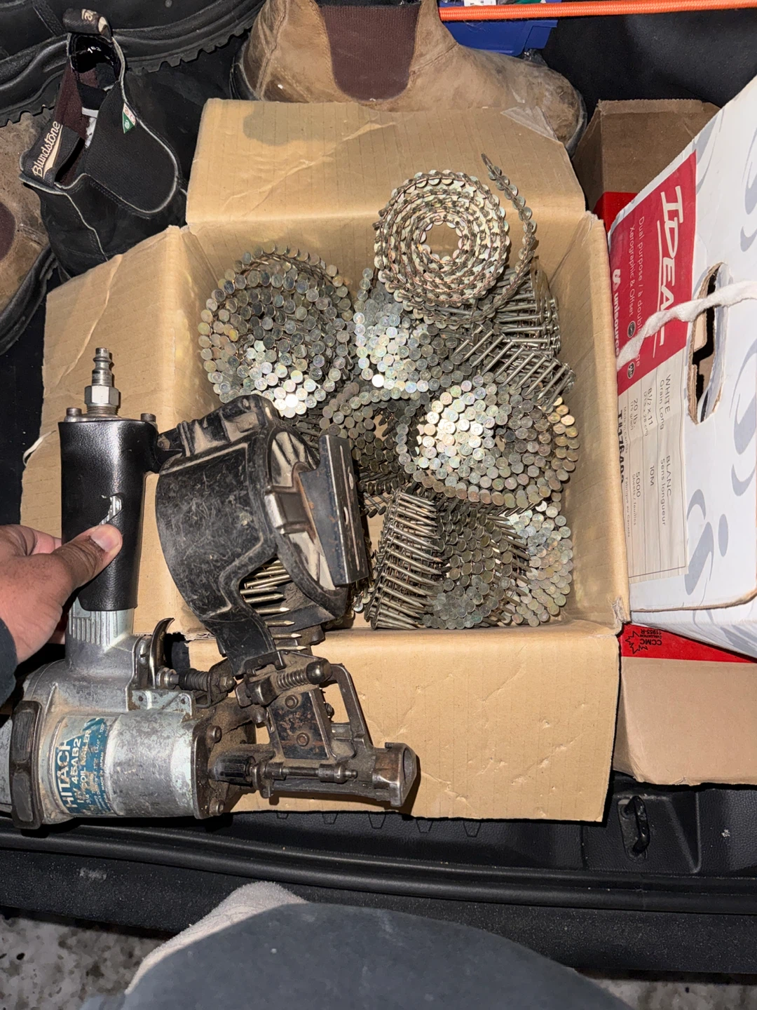 Hitachi 45AB2 Coil Nailer with Nails