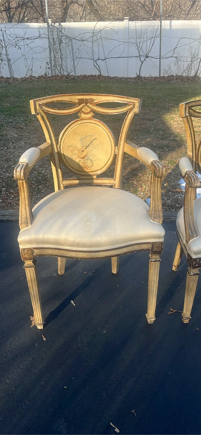 Vintage Accent Chair with Musical Motif - photo 5