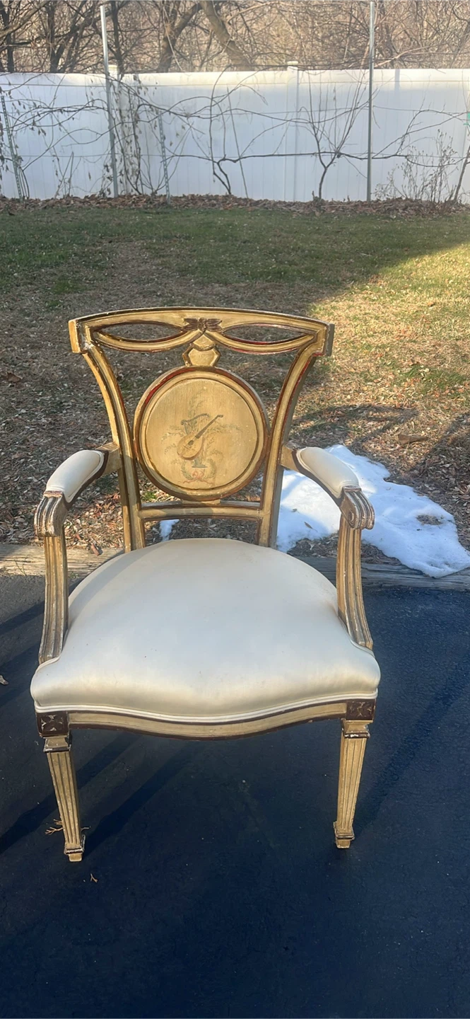 Vintage Accent Chair with Musical Motif - photo 4