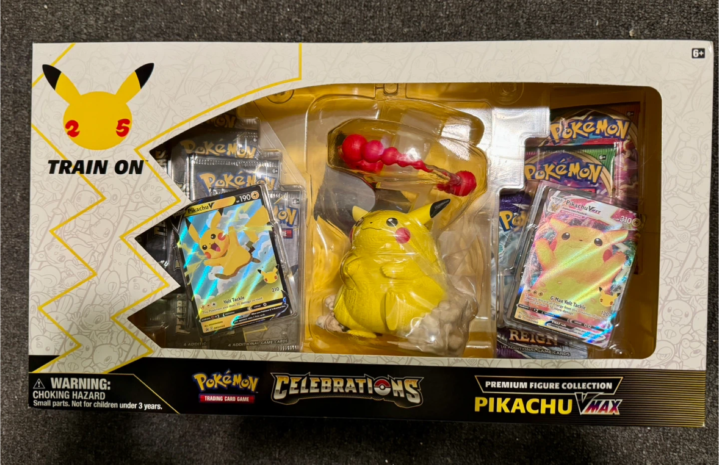 Pokemon Celebrations Premium Figure Collection Pikachu VMAX