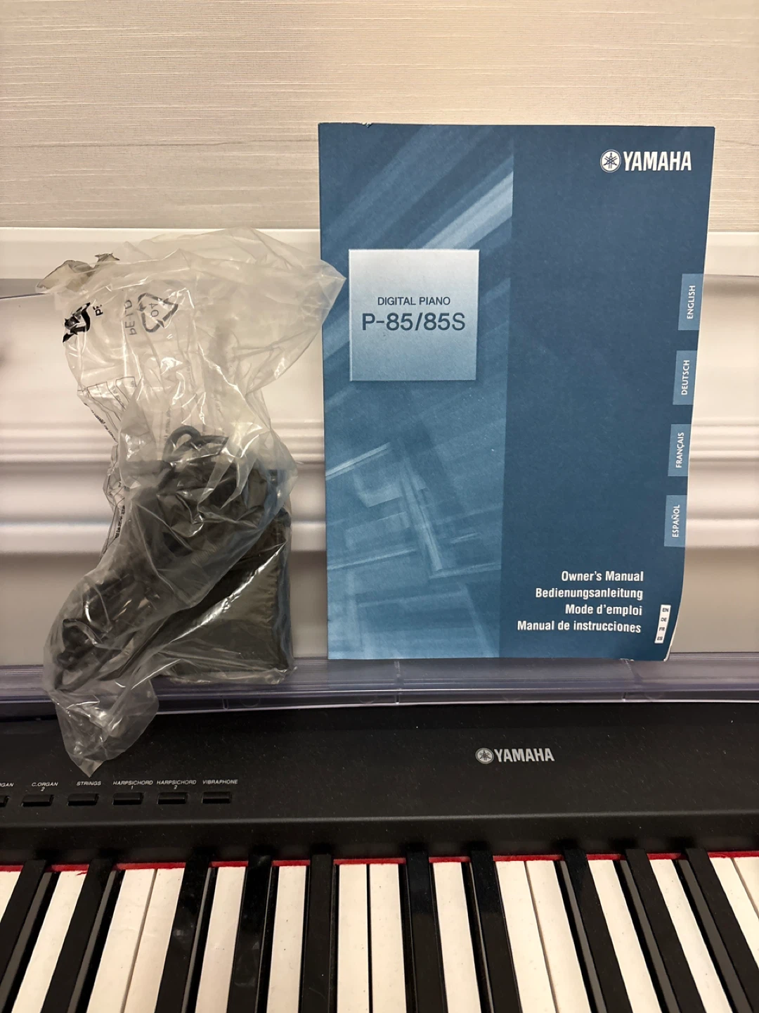 Yamaha P-85 Digital Piano with Music Books and Bench - photo 4