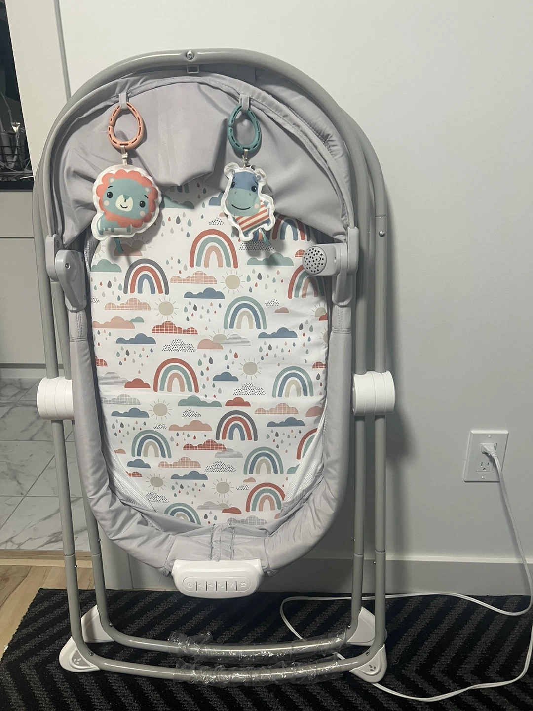 Portable bassinet with 2 cover sheet