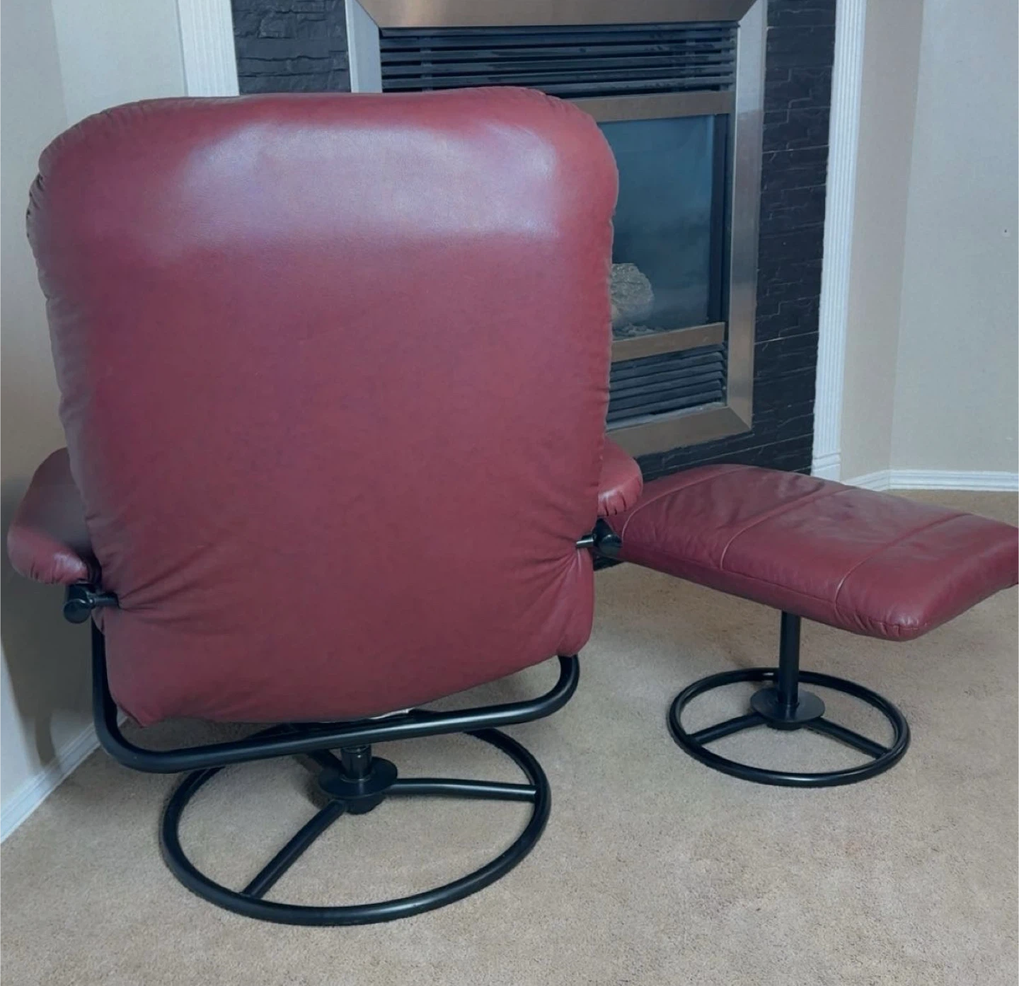 Palliser Burgundy Leather Recliner Chair with Ottoman - photo 2