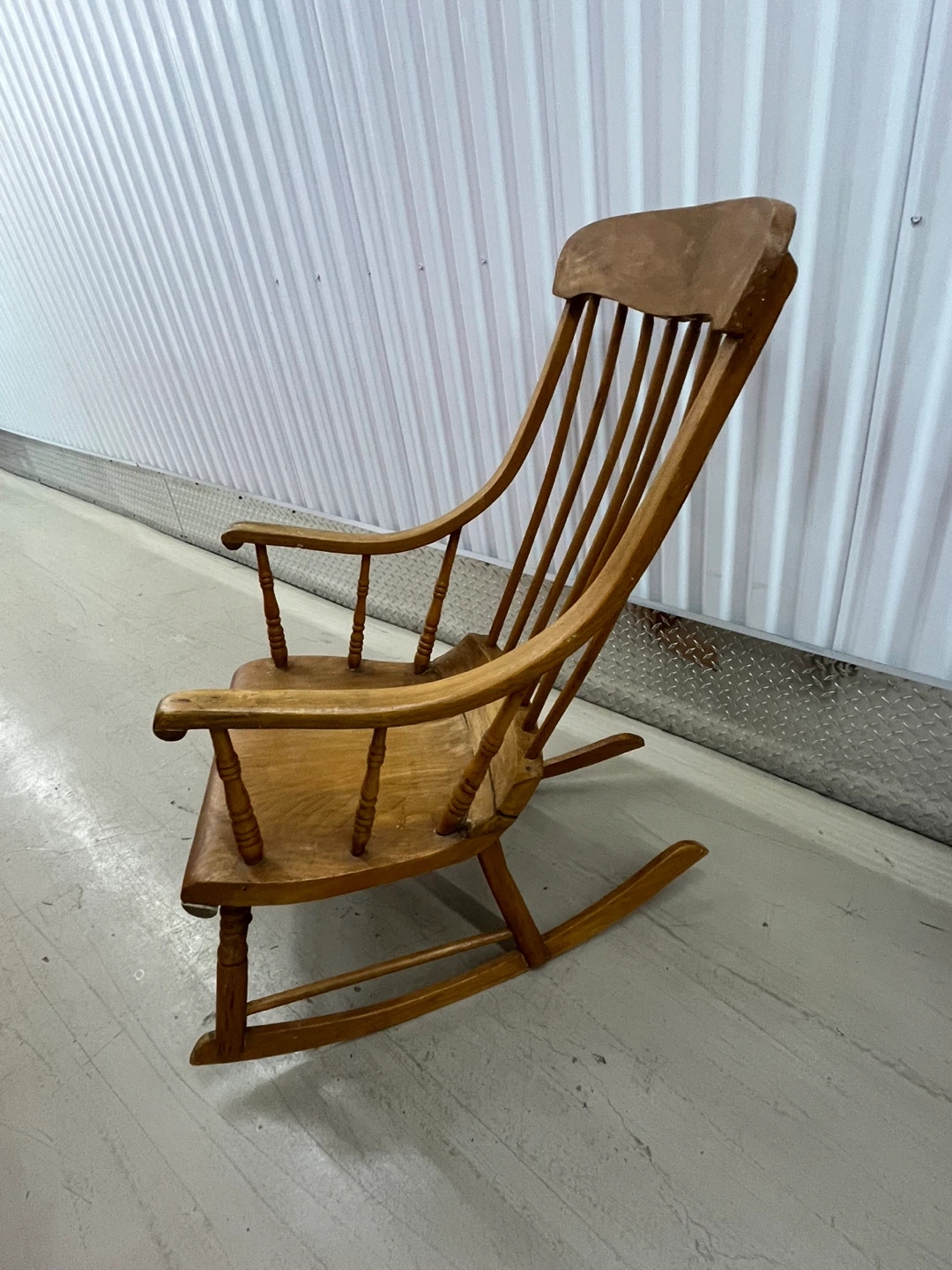 Wooden Rocking Chair - photo 3