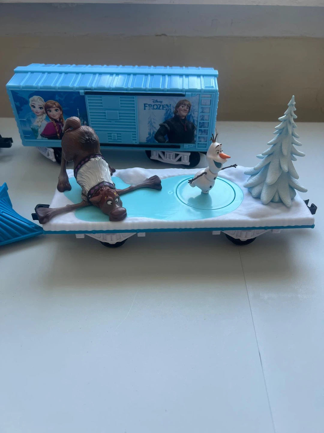 Lionel Disney Frozen RTP Set with Bluetooth - photo 5