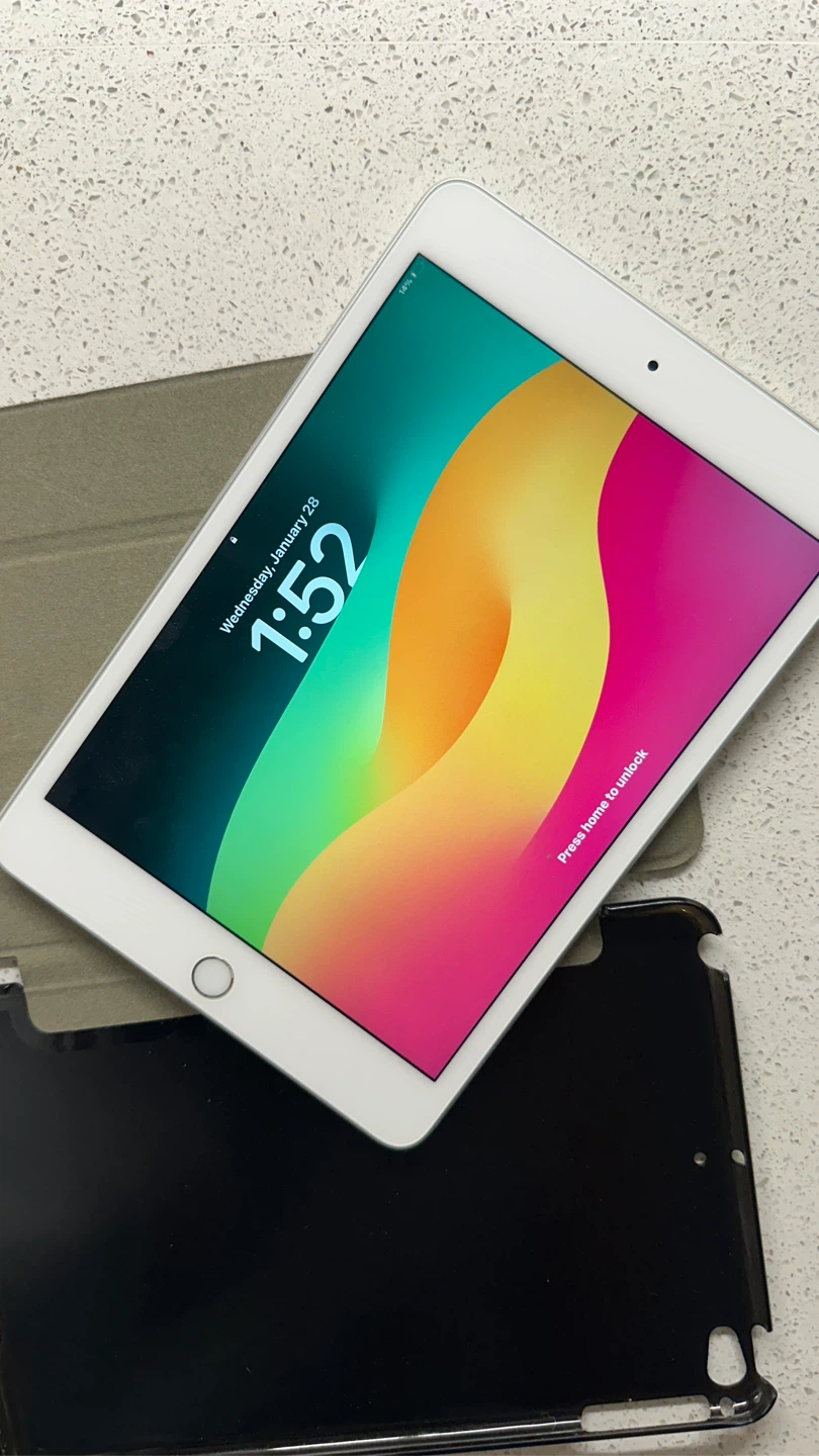 Apple iPad Mini (7.9-in, Wi-Fi, 64GB) - Silver (5th Gen, 2019)