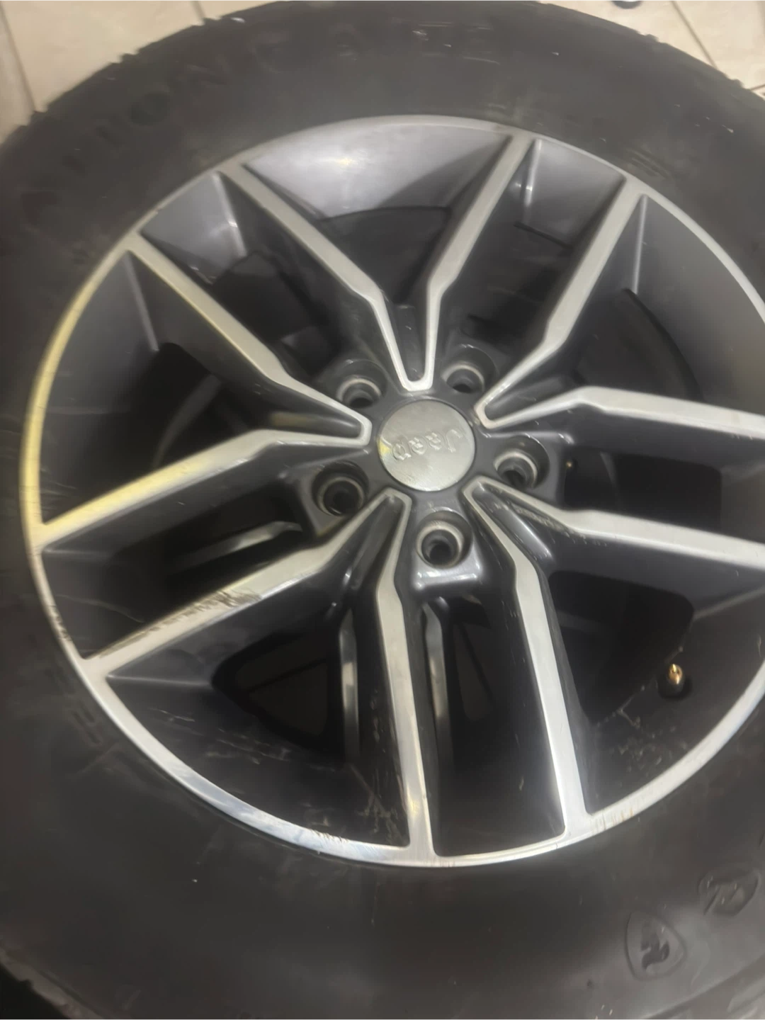 Jeep Wheels and Tires Set P265/60R18