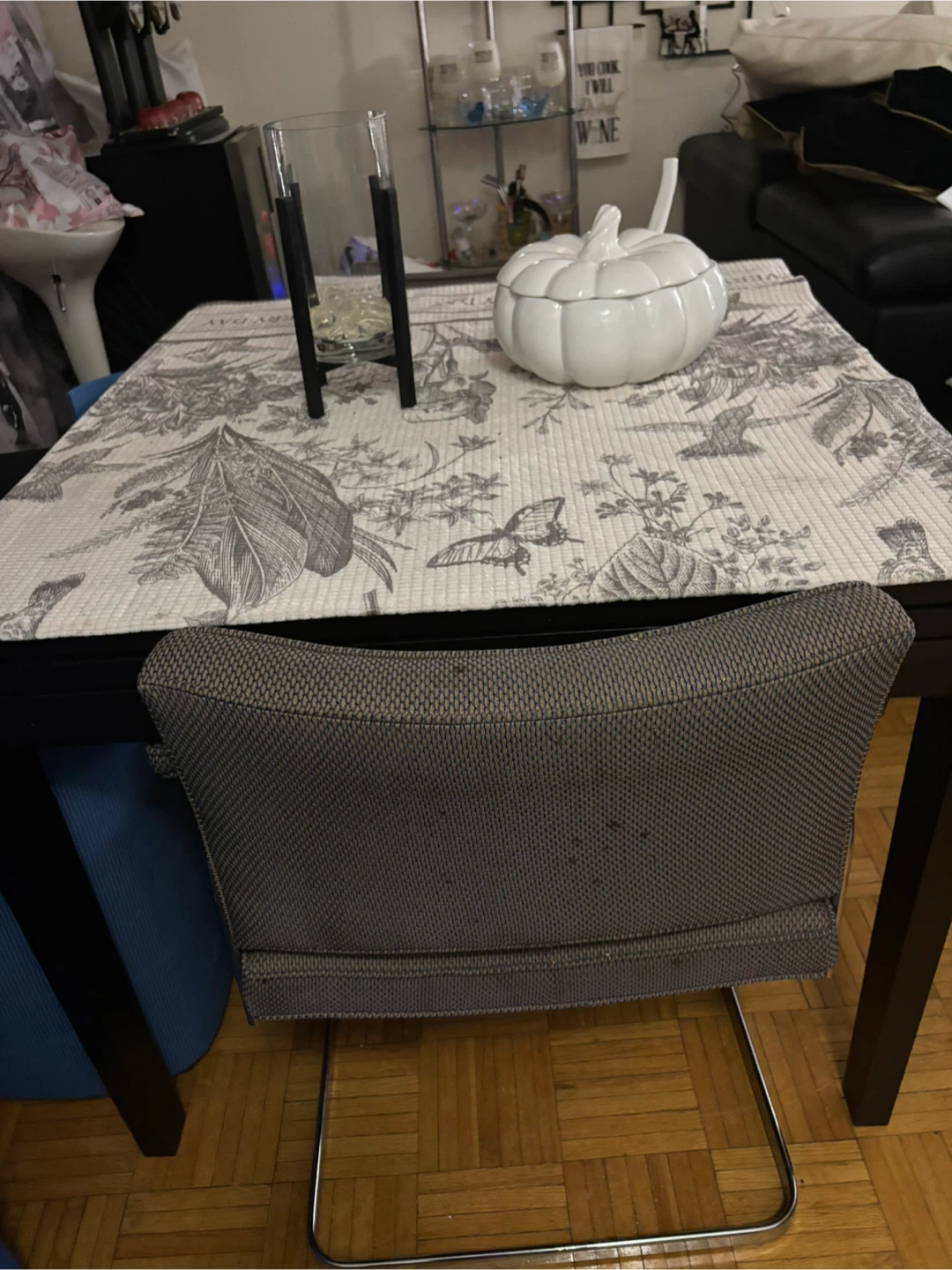 Adjustable dinning table-can fit 6 chairs - photo 2