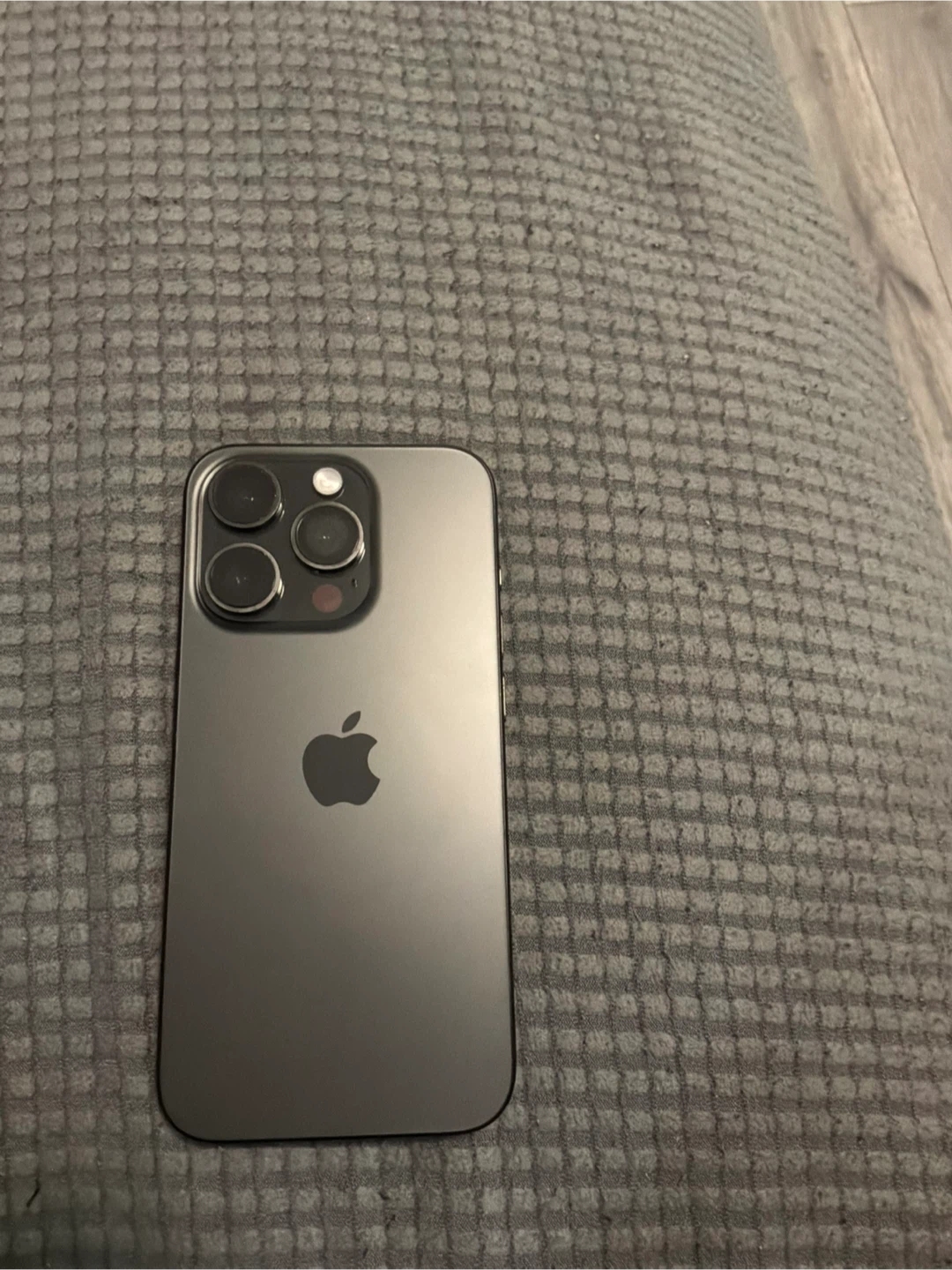 Apple iPhone 15 Pro - photo 2