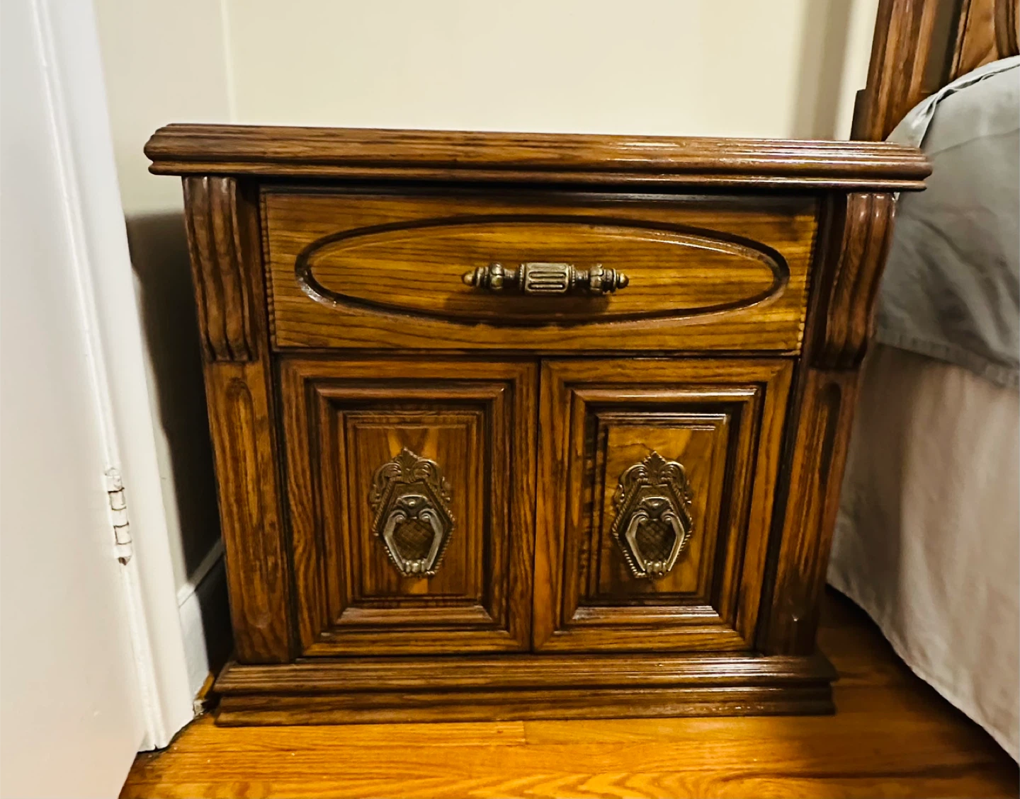 Solid oak bedroom furniture in excellent condition - photo 4