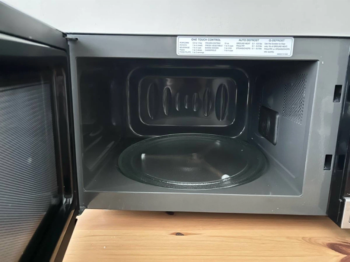 LG Microwave Oven LCS112ST - photo 3