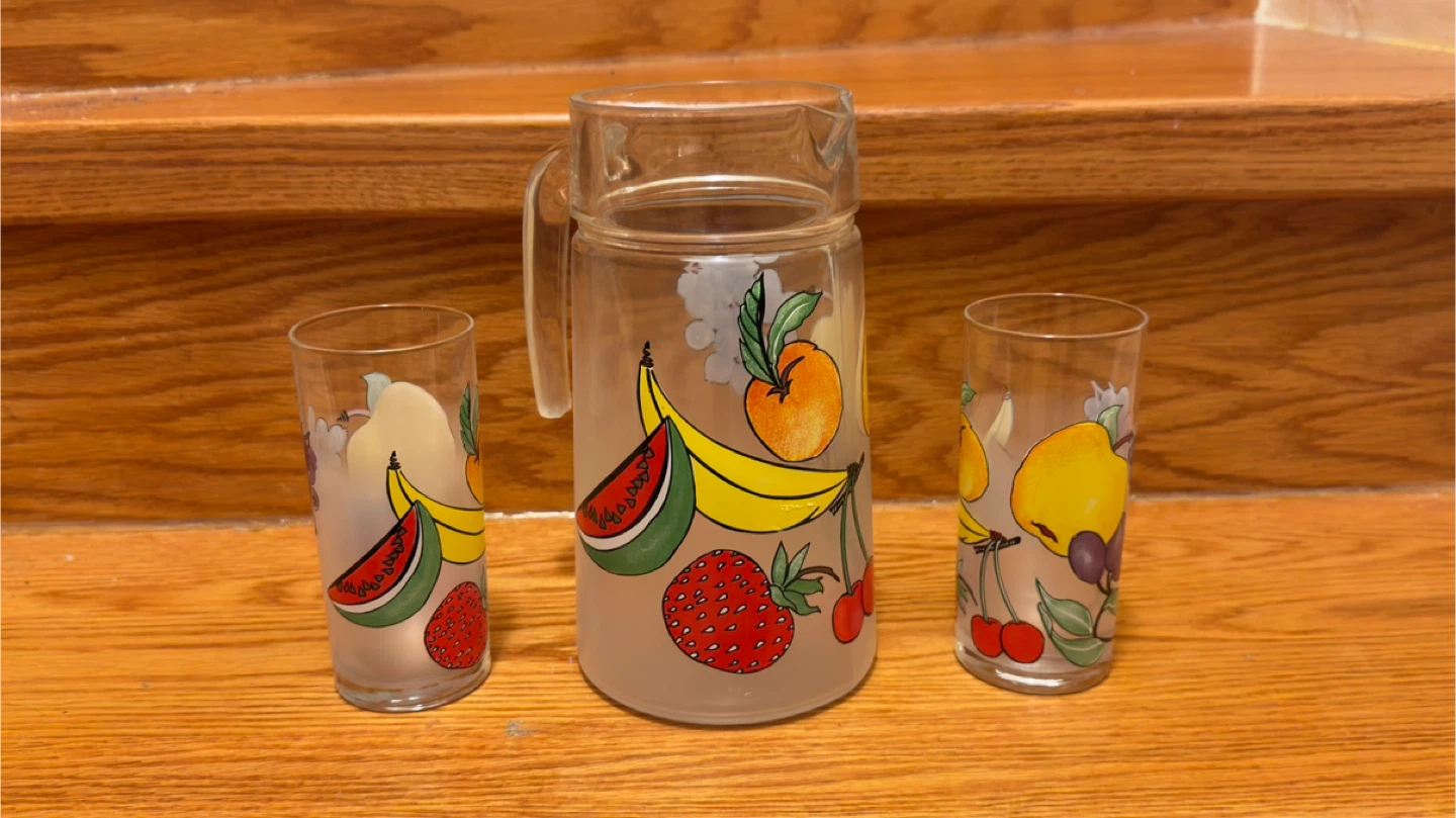 Frosted Glass Pitcher and 2 Glasses Fruit Design - photo 2