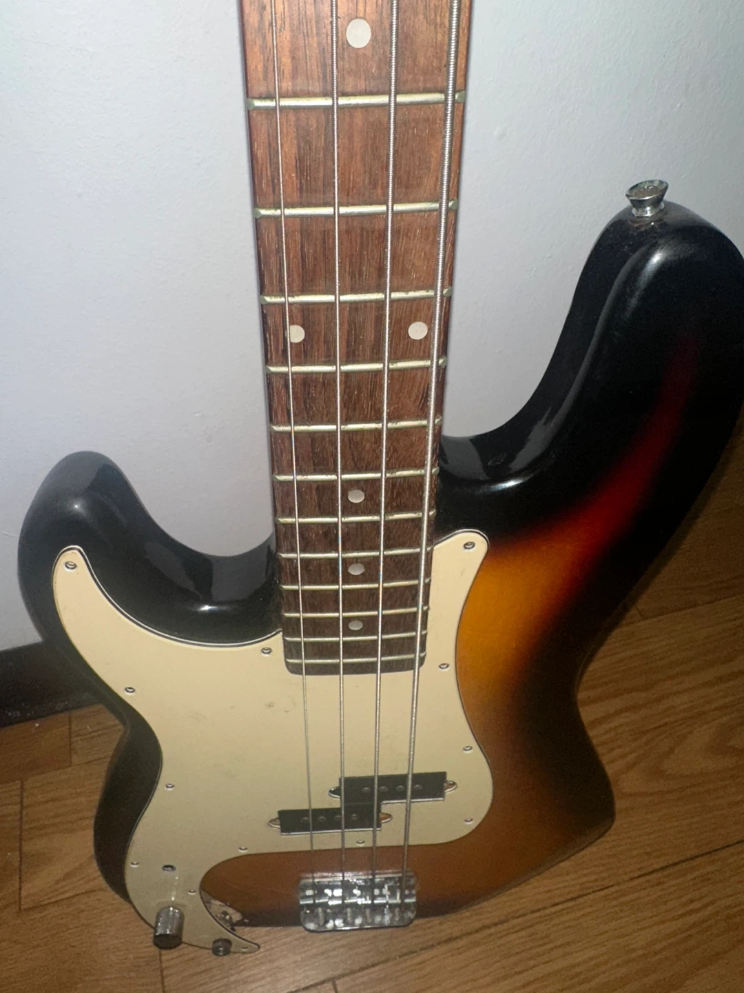 Bass Guitar (left) - photo 4