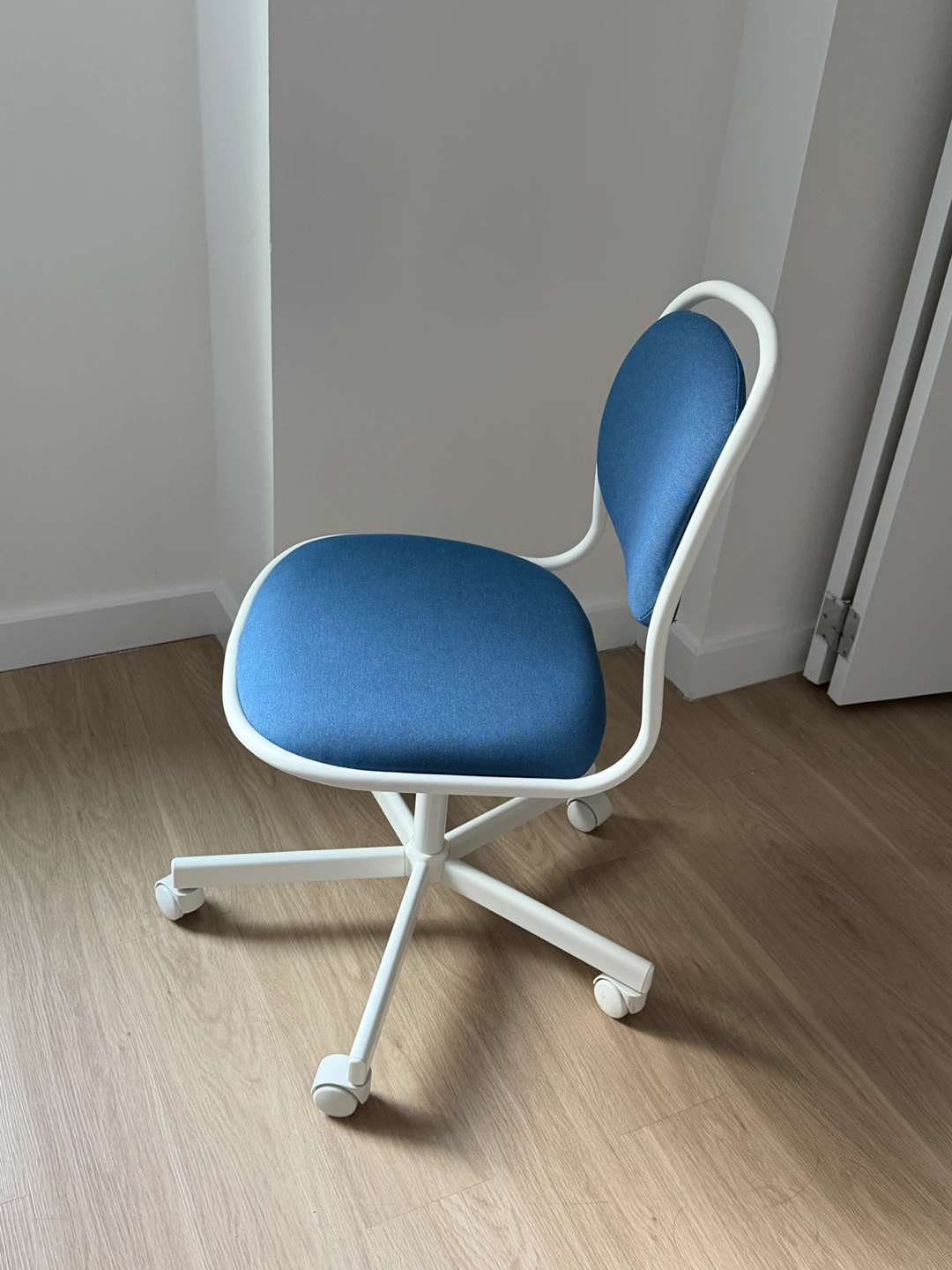 IKEA ÖRFJÄLL Swivel Chair - Blue/White - photo 3