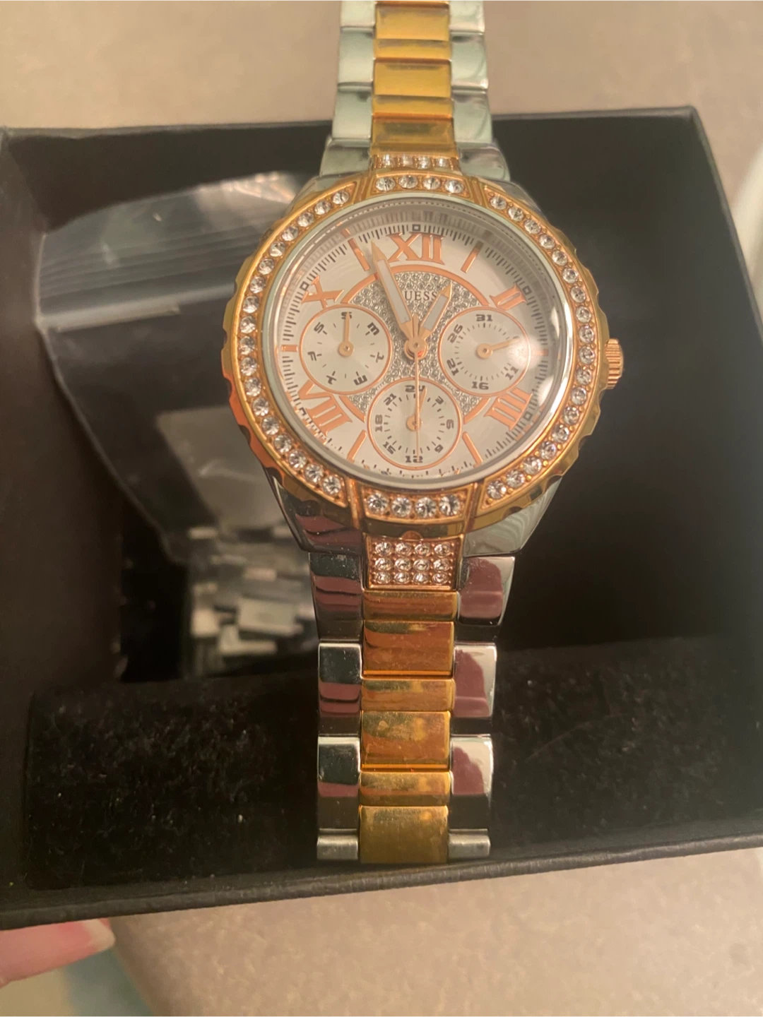 Guess women’s analog watch - photo 2