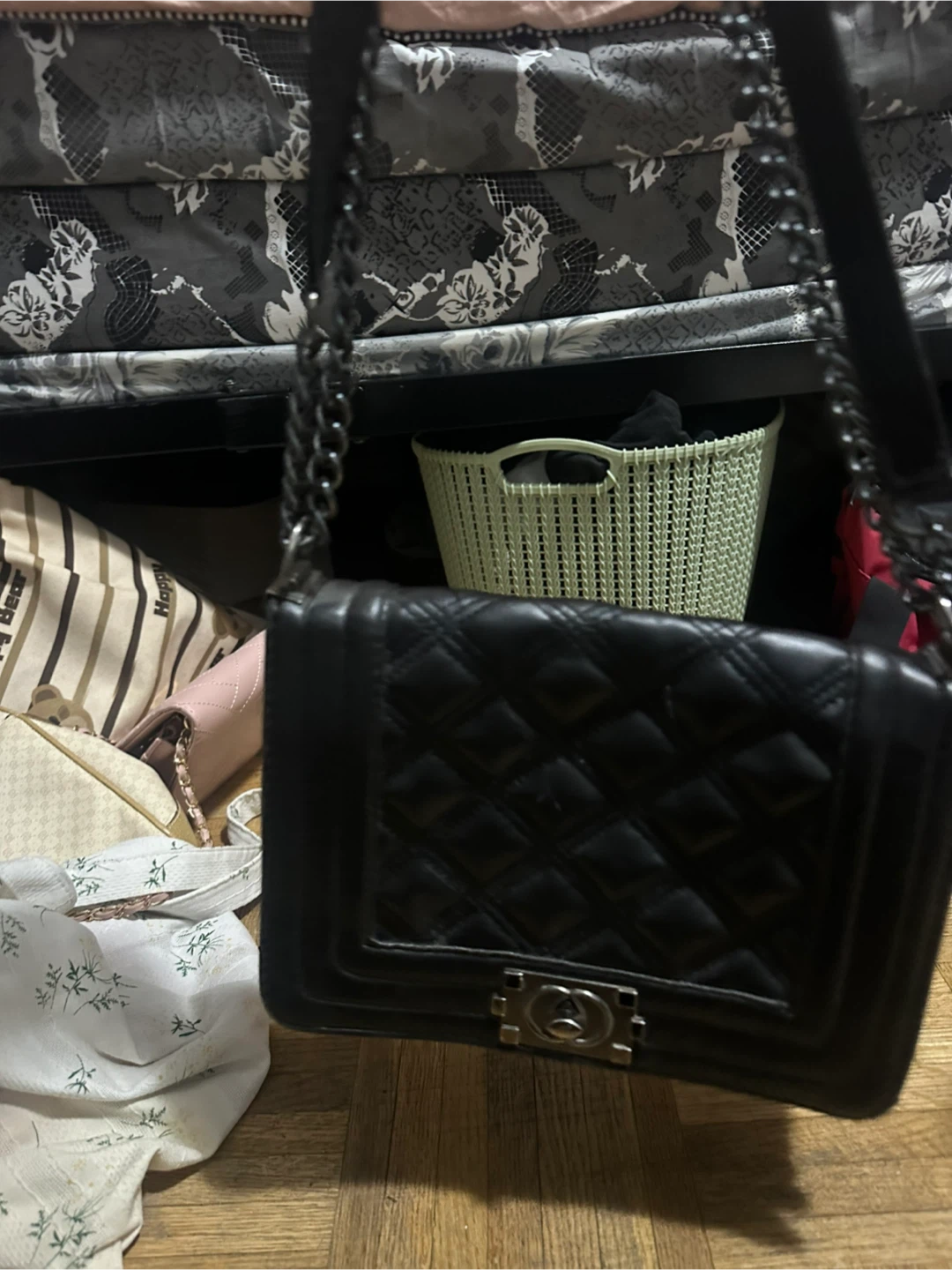 Black Quilted Chain Shoulder Bag - photo 2