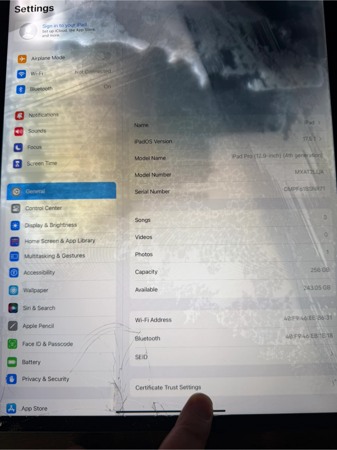 iPad Pro 4th Gen - photo 2