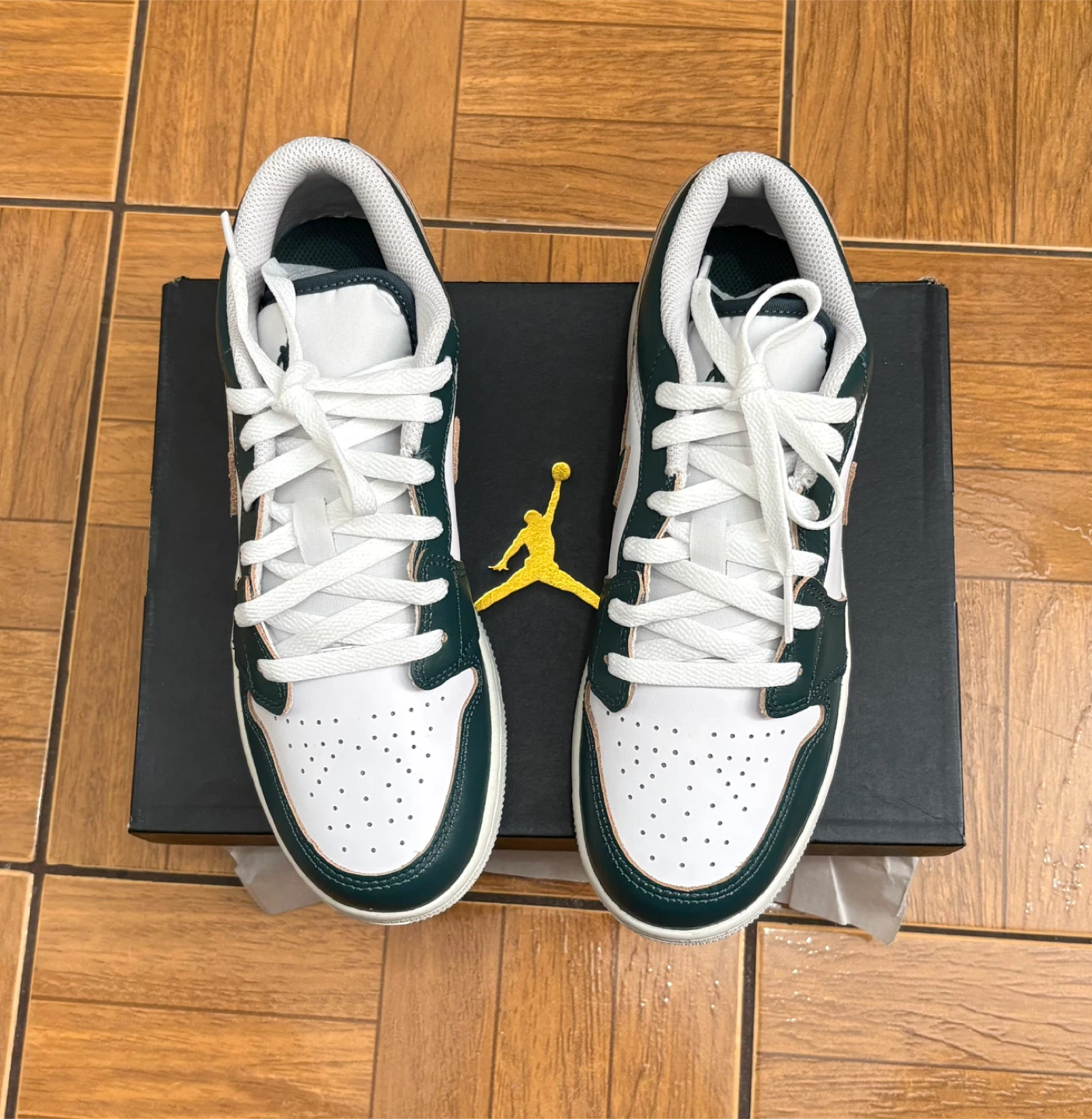 Big Kids' Air Jordan 1 Low SE "Oxidized Green" - photo 2