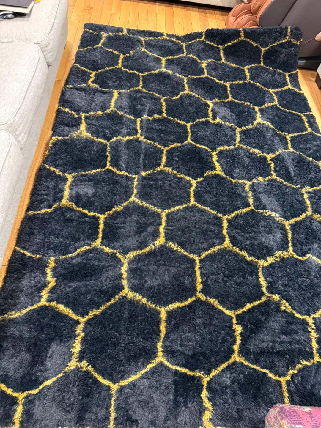 Plush Hexagon Pattern Area Rug - Black & Gold - photo 4