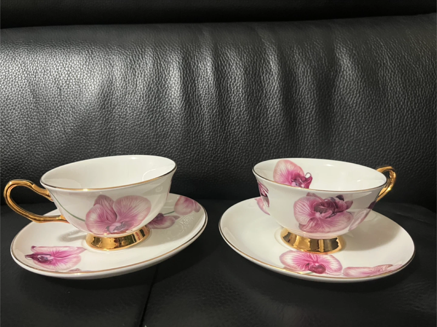 Set of 2 Teacups with Saucers