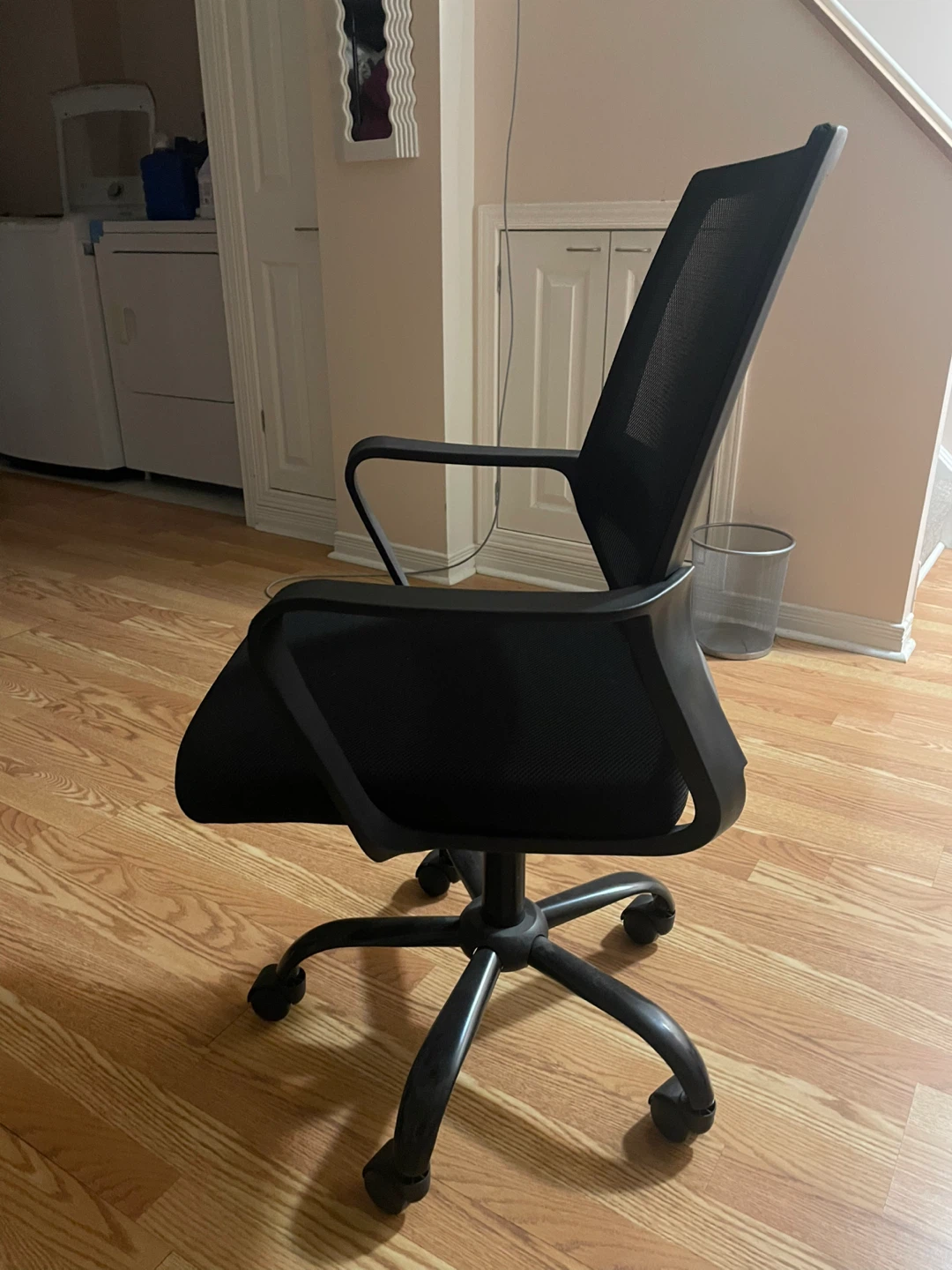 Black Mesh Office Chair - photo 2