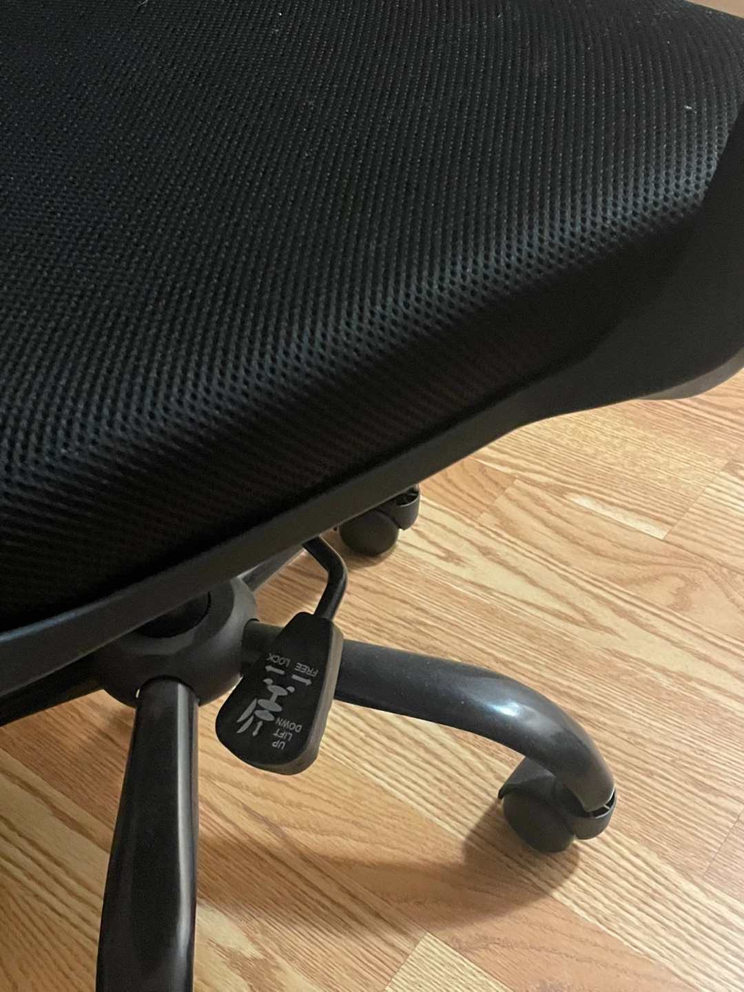 Black Mesh Office Chair - photo 3