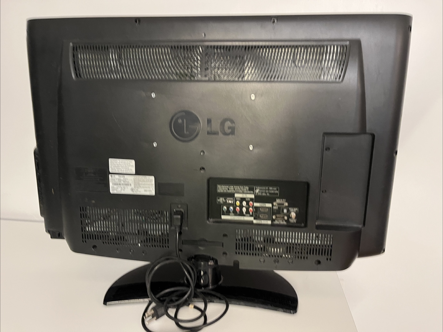 Used LG 32-inch LCD TV - photo 2