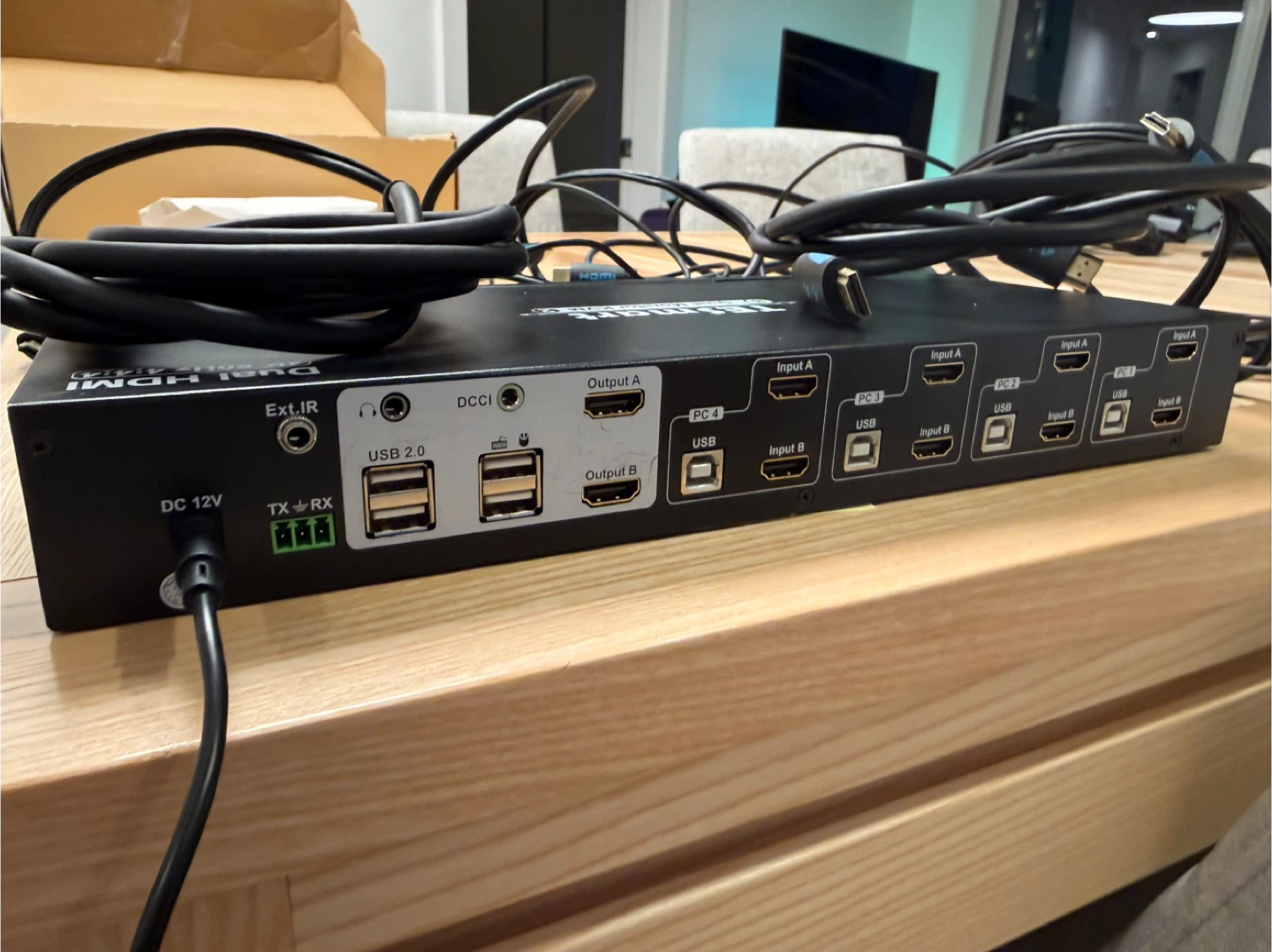 TESmart 4x2 Dual Monitor KVM Switch 4K 60Hz - photo 2