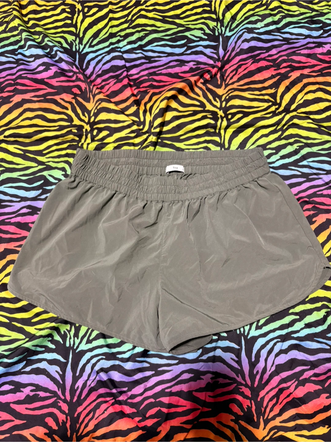 tna army green shorts