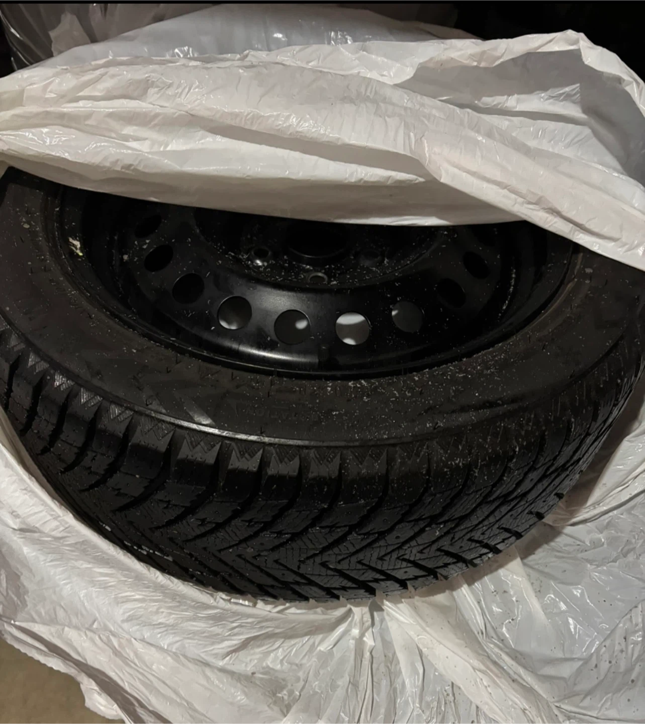 Set of 4 Winter Nova Stud Winter Tires on Rims