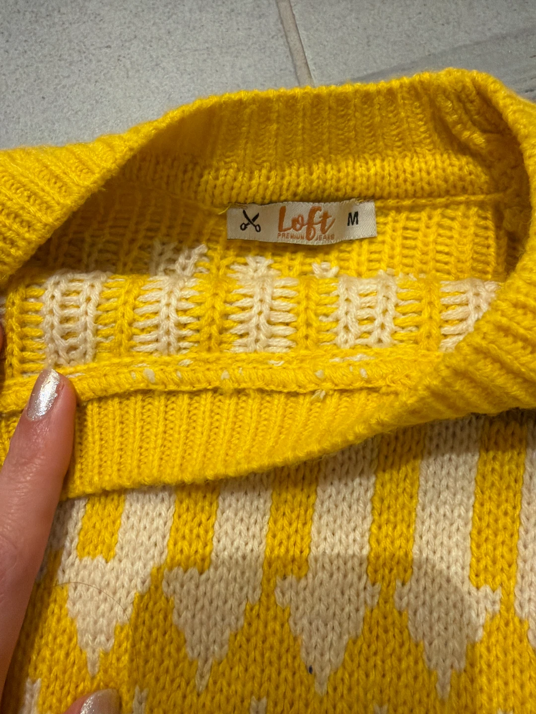 Cute yellow sweater - photo 2