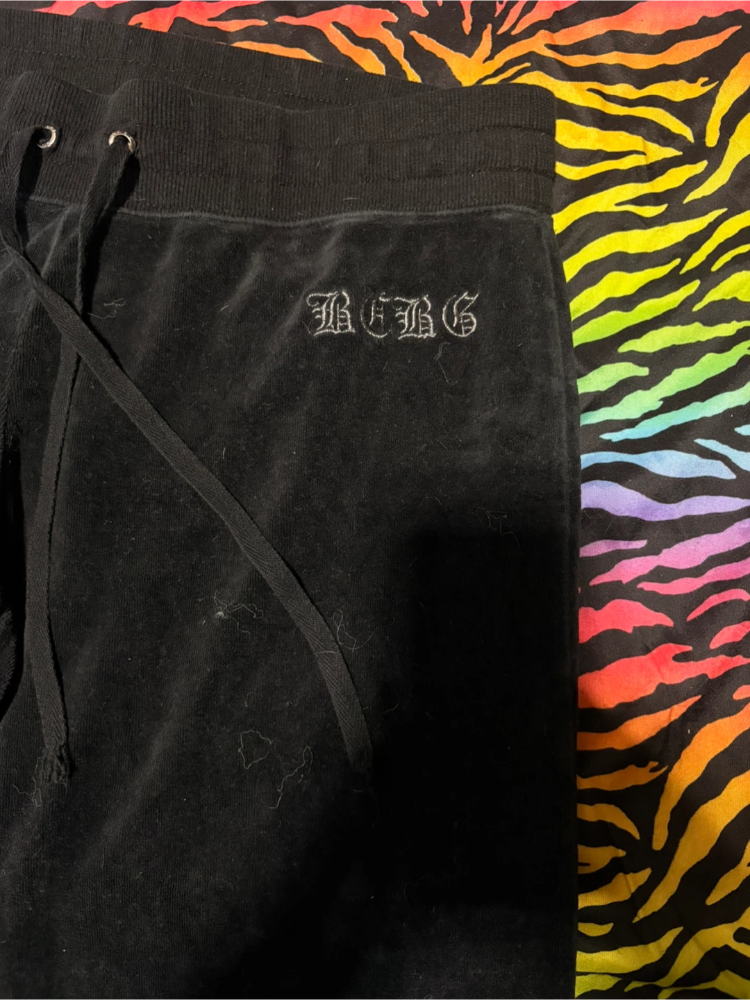 y2k bcbg velour pants - photo 2