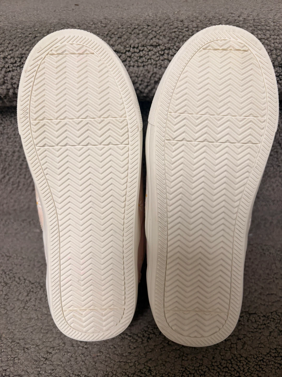 GAP Kids Slip-On Daisy Shoes Size 1 - photo 3