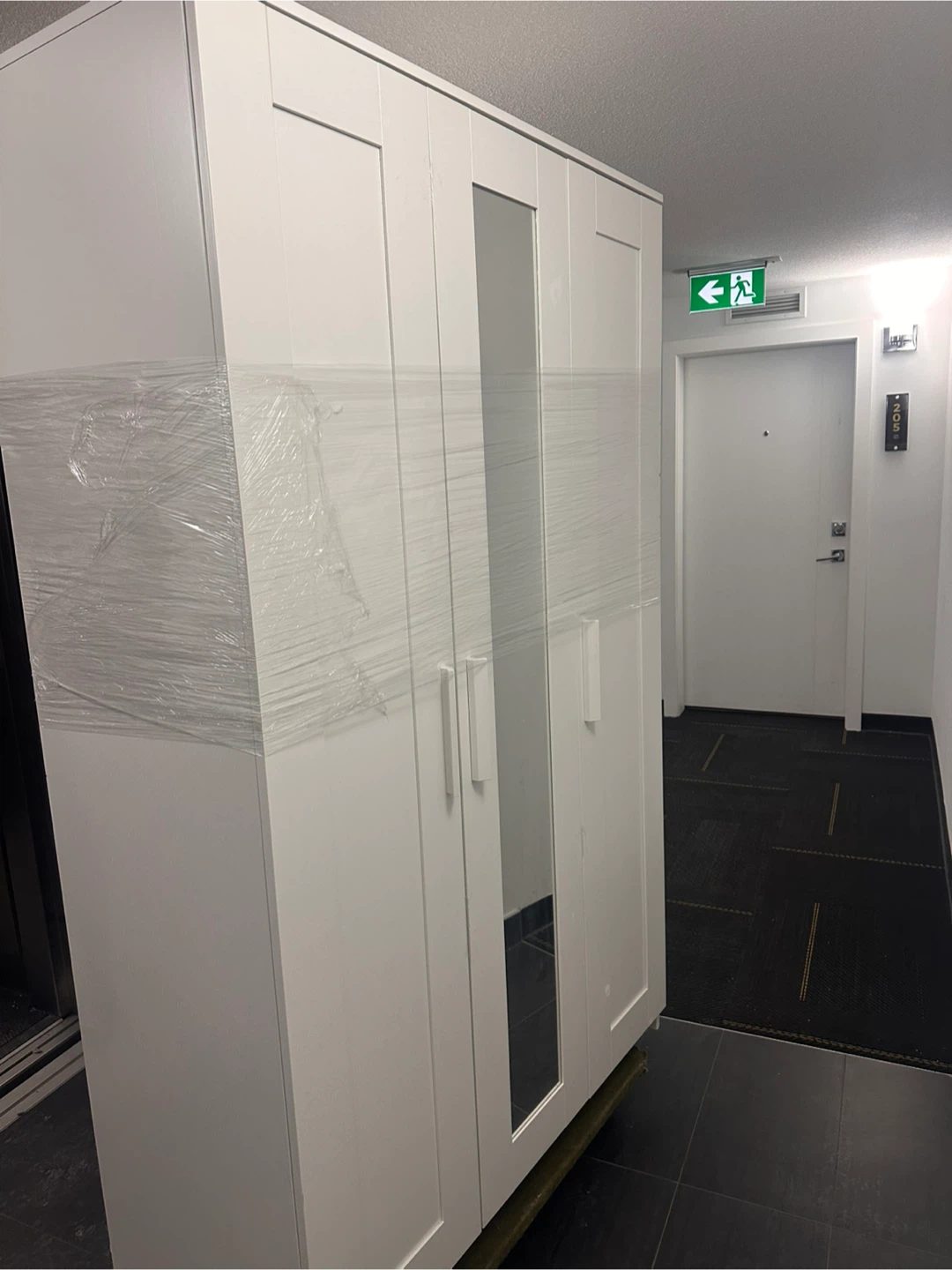 White 3-Door Wardrobe with Mirrored Panels - photo 3