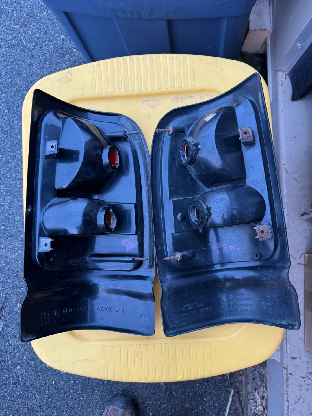 Pair of 2001 Dodge Tail Lights - photo 2