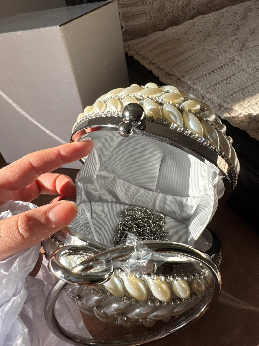 Round Pearl and Rhinestone Embellished Clutch Bag - photo 2