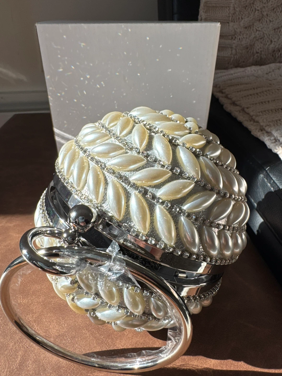 Round Pearl and Rhinestone Embellished Clutch Bag - photo 4