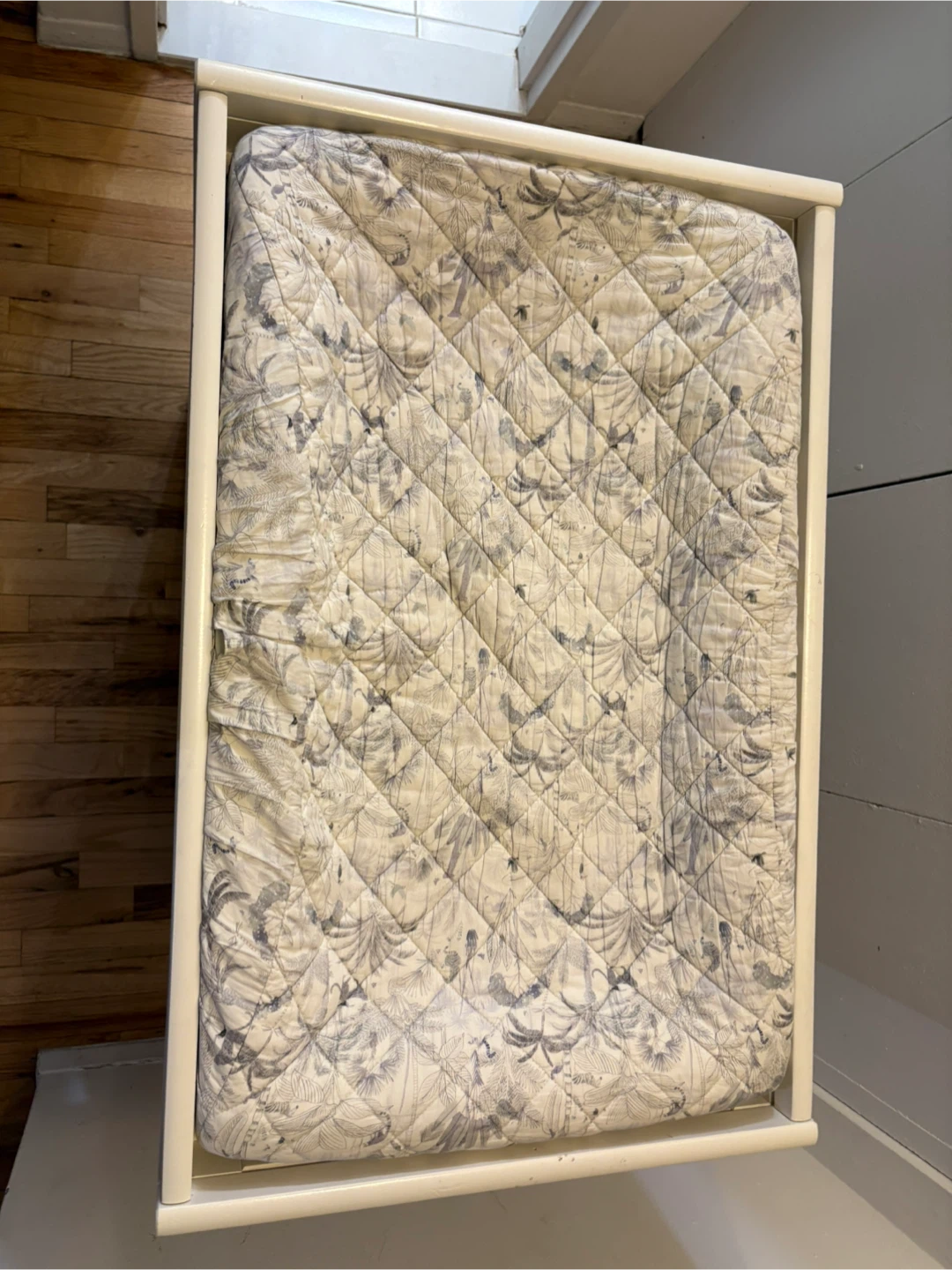 IKEA Changing Table with 2 Shelves+ pad + cover - photo 4