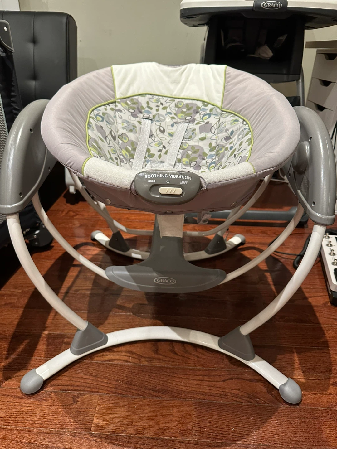 Graco Baby Rocker with Soothing Vibration