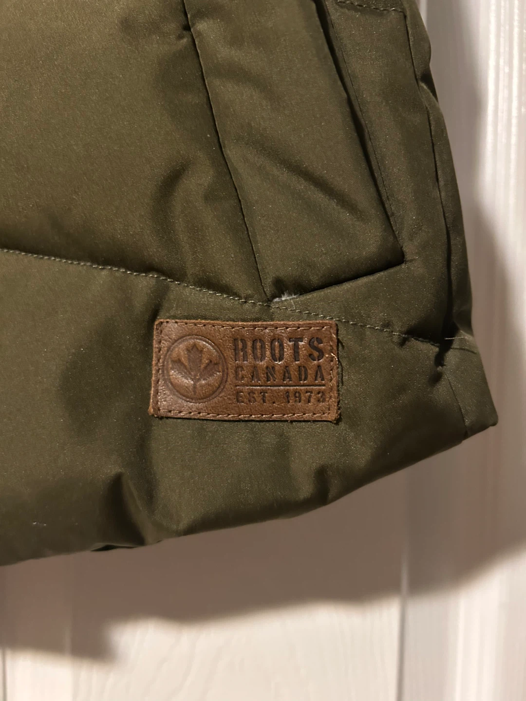 Roots Canada Puffer Vest - Olive Green - Size Medium - photo 3