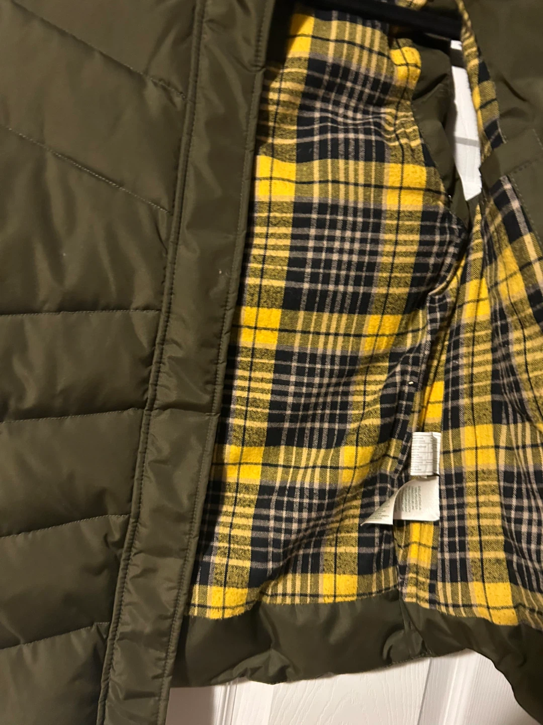 Roots Canada Puffer Vest - Olive Green - Size Medium - photo 2