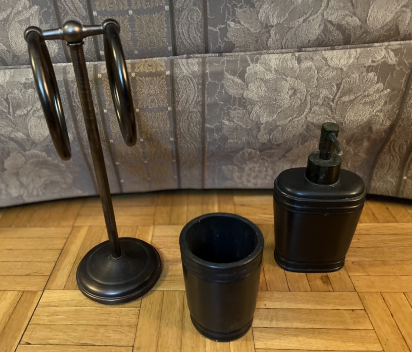 Black Bathroom Accessory Set