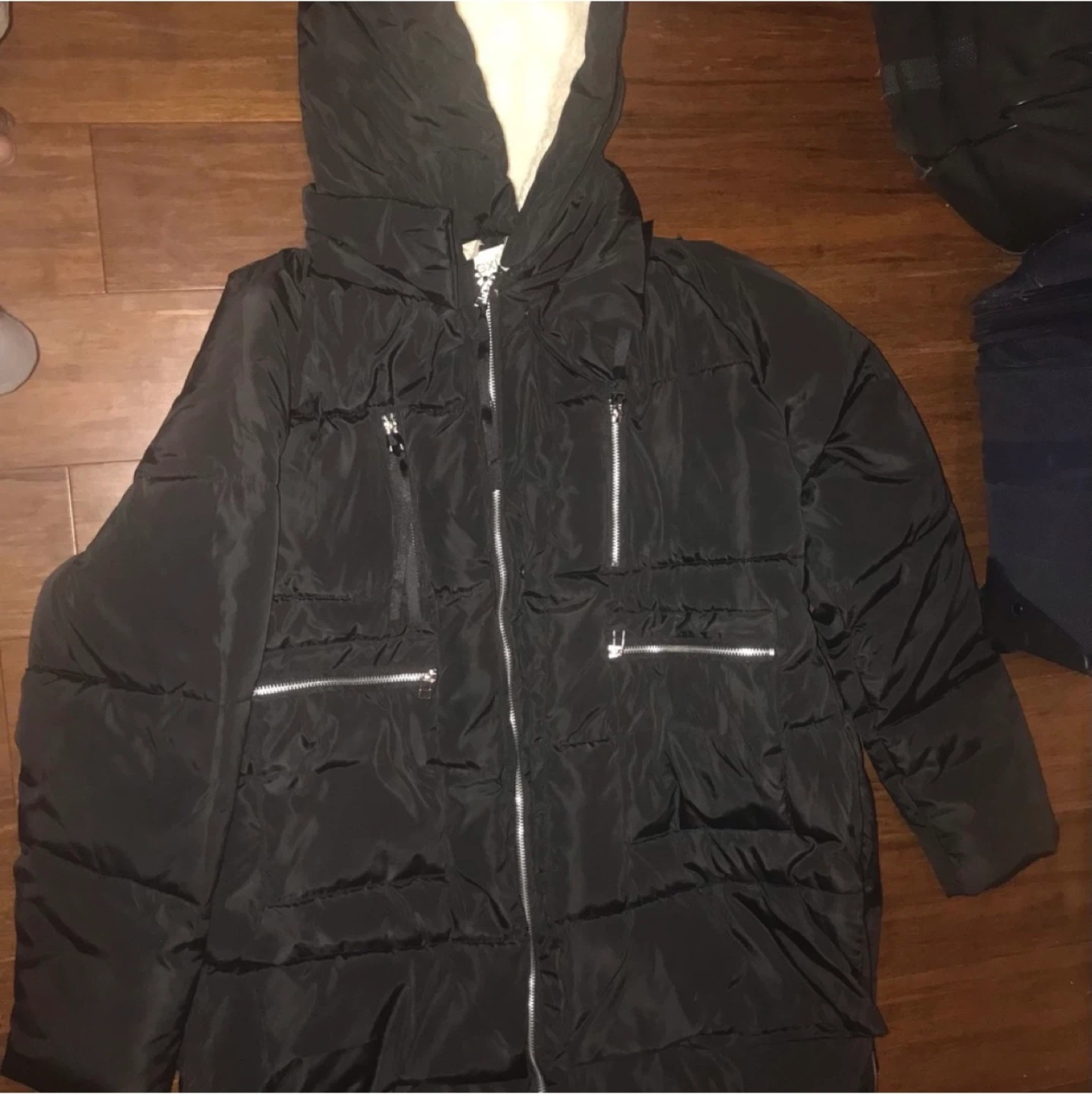 Dongxi Collection Women’s puffer coat (Size L/XL)