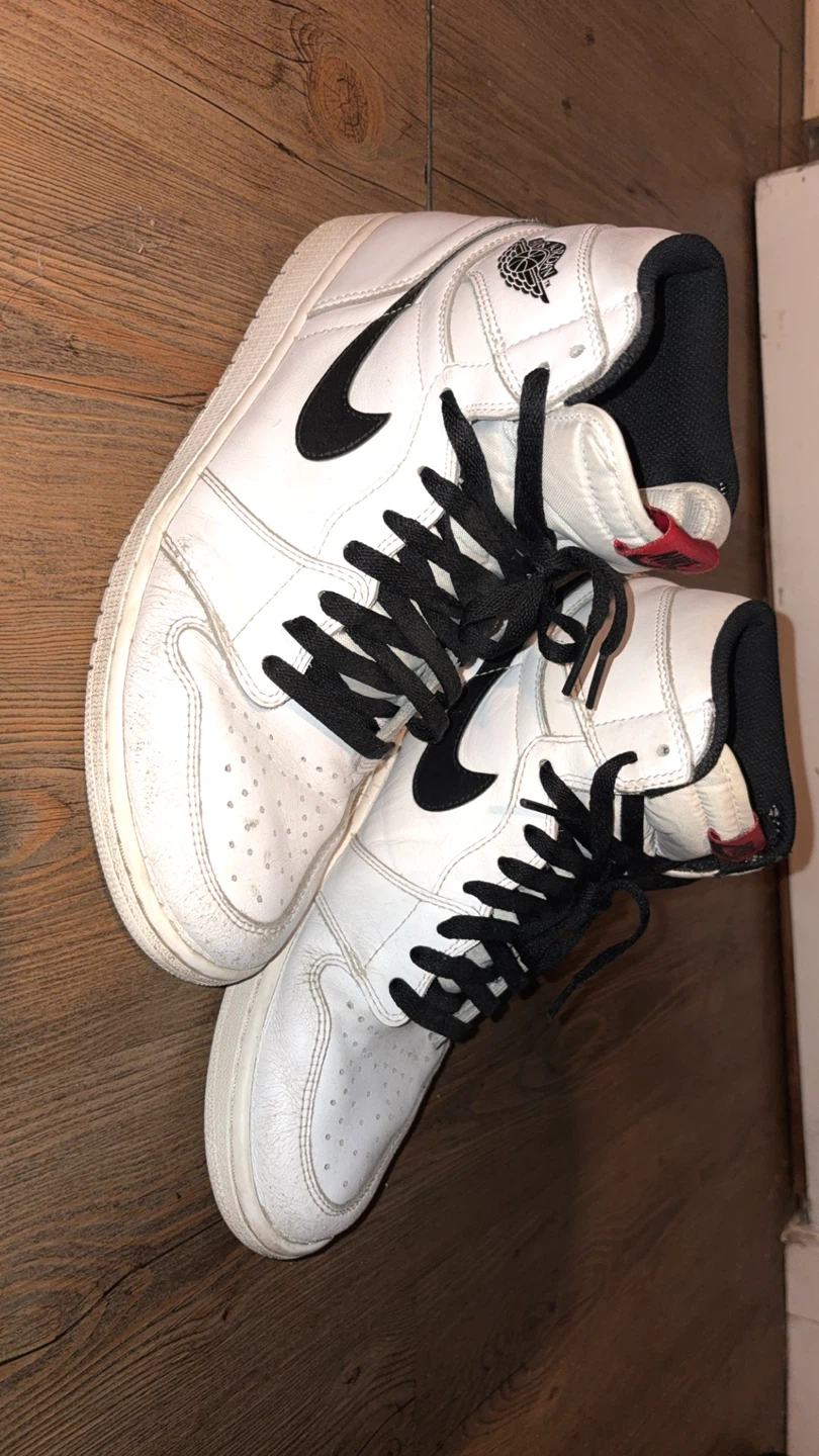 Air Jordan 1 High White/Black Sneakers
