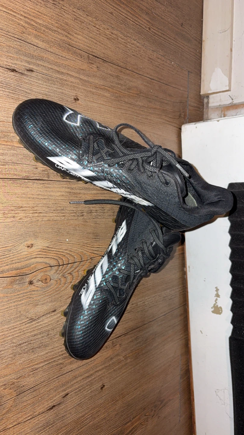 Under Armour Black Football Cleats - Size 9.5